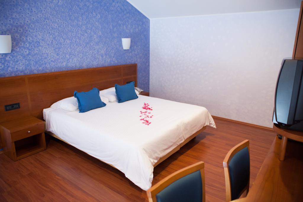 Zlatni Lav Hotel