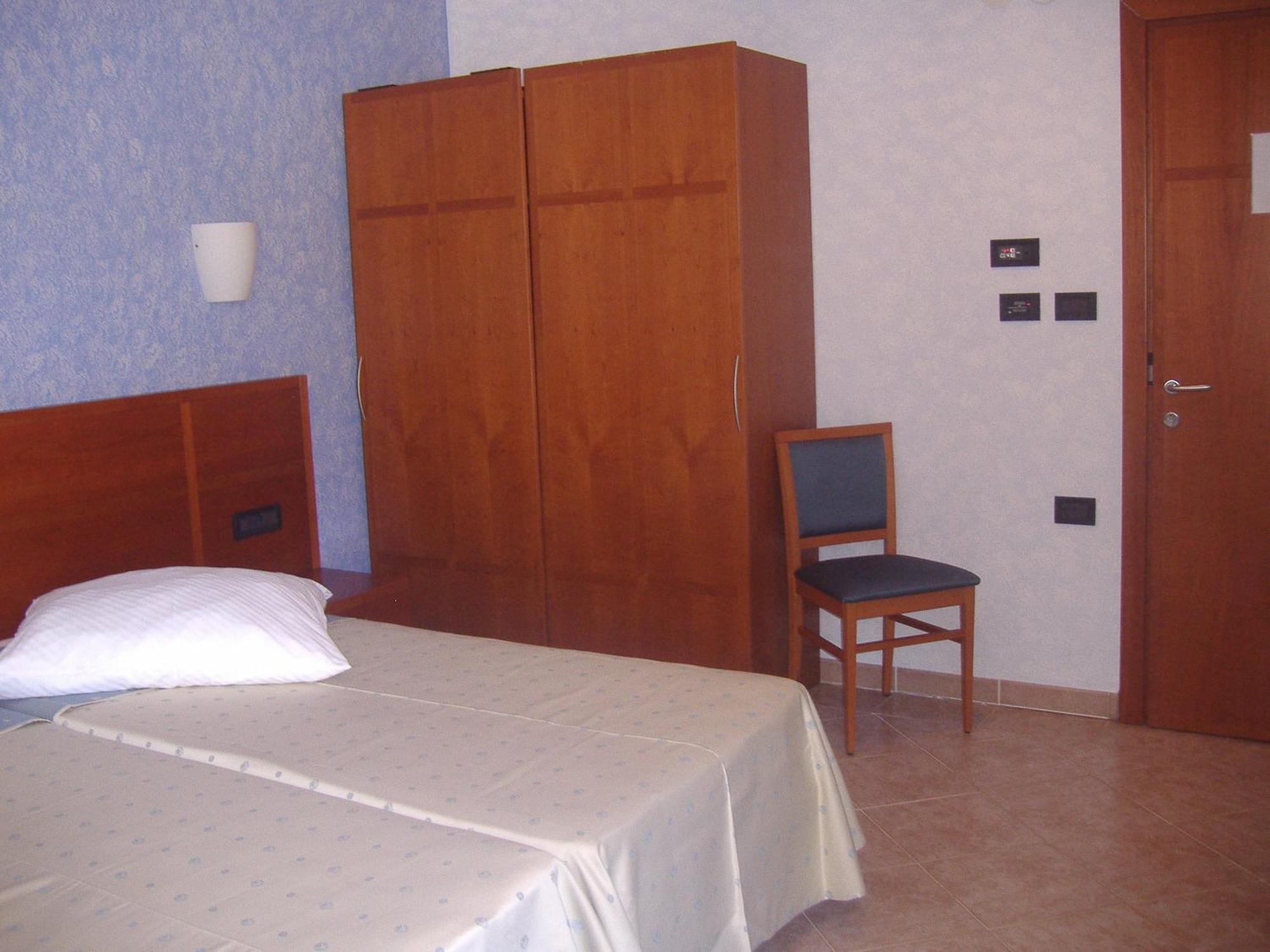 Zlatni Lav Hotel
